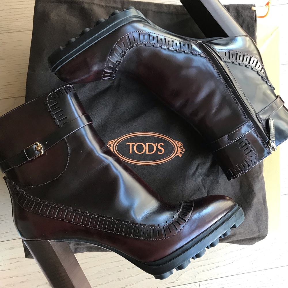 Tod’s Gomma Ankle Boots